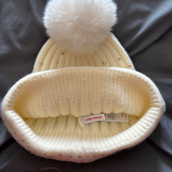 Joe fresh beaded touque - Picture 2 of 2